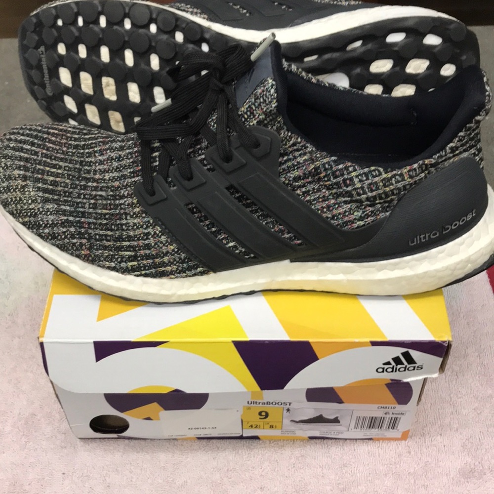 Adidas Ultra Boost 4.0 black carbon.